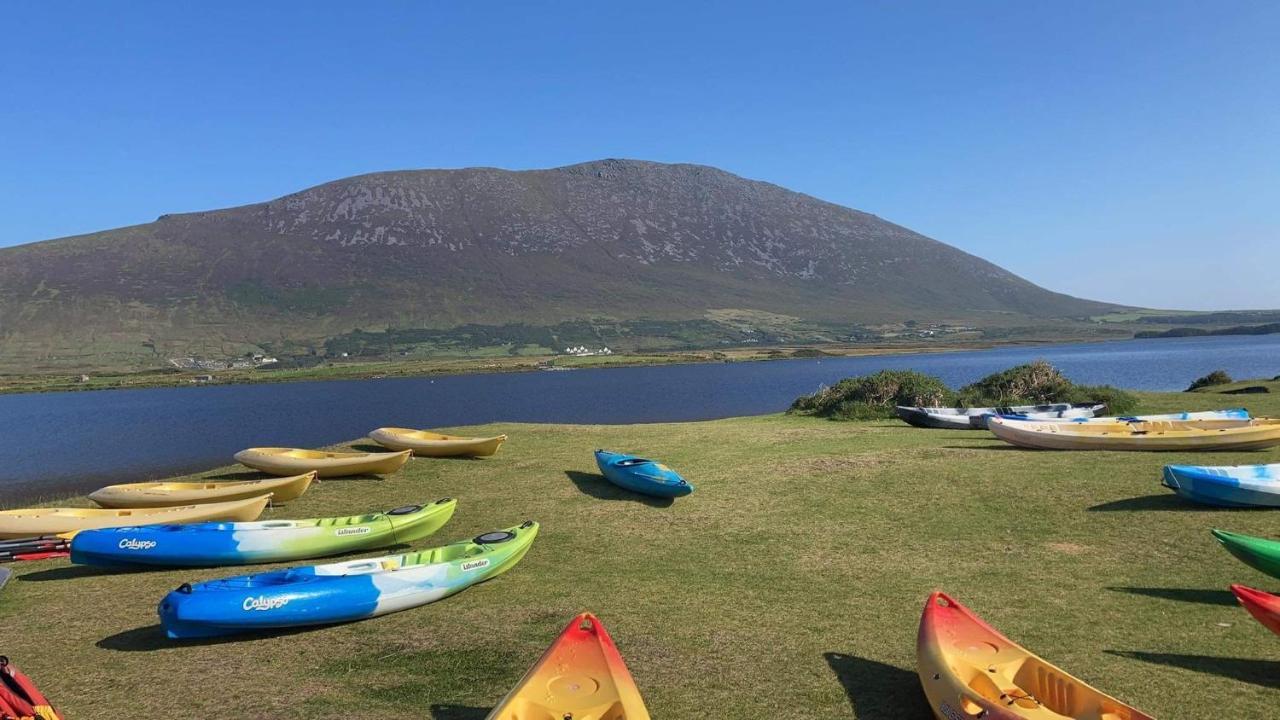 Хостел Achill Surf Centre Bellanasally Экстерьер фото