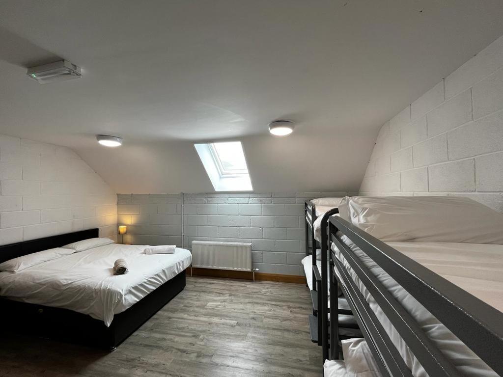 Хостел Achill Surf Centre Bellanasally Экстерьер фото